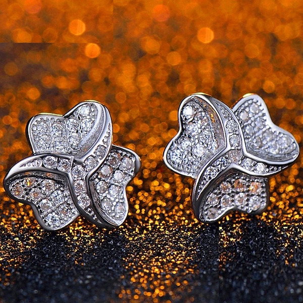  Lucky clover plant flower earrings for women fashion exquisite sweet earrings European and American temperament style earrings
