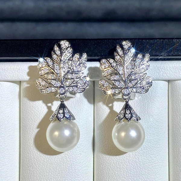 Micro-inlaid shiny high-end leaf earrings for women imitation pearl light luxury design jewelry hot selling