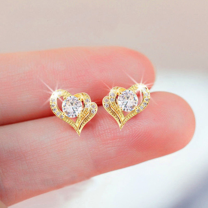 Japanese and Korean small and exquisite earrings, temperament and versatile, heart-to-heart earrings for women, simple heart-shaped zircon earrings
