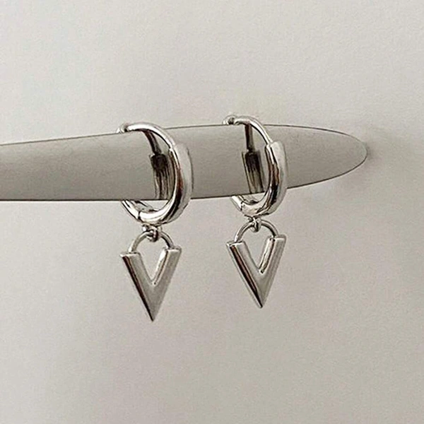 Hot neutral geometric earrings with triangular design, technological sense, internet celebrity style, chic and fashionable