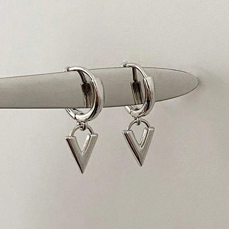 Hot neutral geometric earrings with triangular design, technological sense, internet celebrity style, chic and fashionable