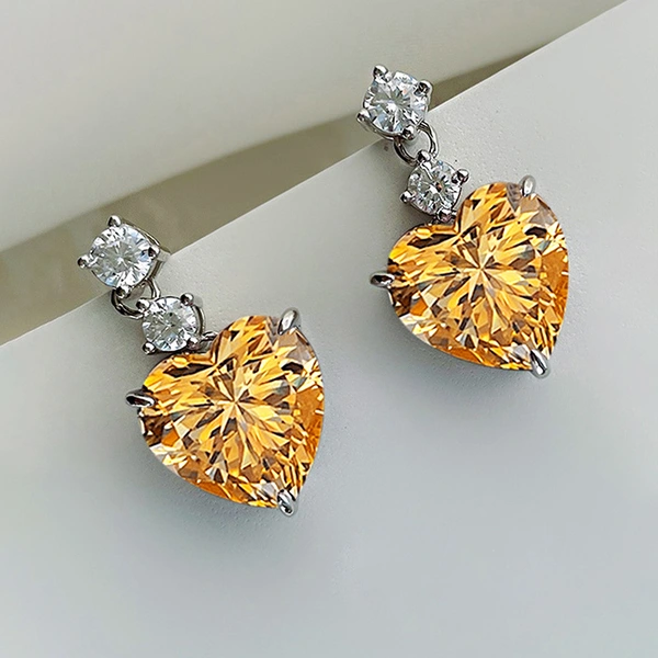 Chinese Valentine's Day gentle love heart earrings inlaid with zircon sweet jewelry fashionable and elegant daily matching style