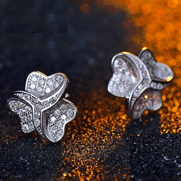  Lucky clover plant flower earrings for women fashion exquisite sweet earrings European and American temperament style earrings