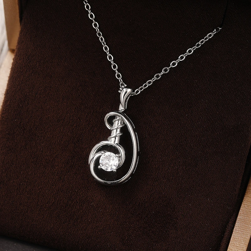 Korean version of the new creative zircon pendant necklace for women simple temperament small fresh clavicle necklace