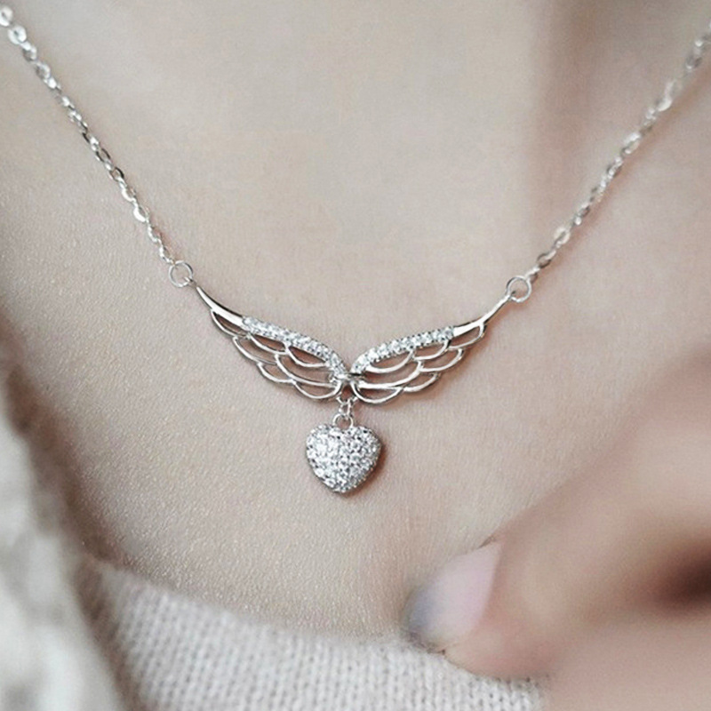  Korean version of the heart pendant female angel wings elegant lady necklace heart-shaped niche o-shaped chain