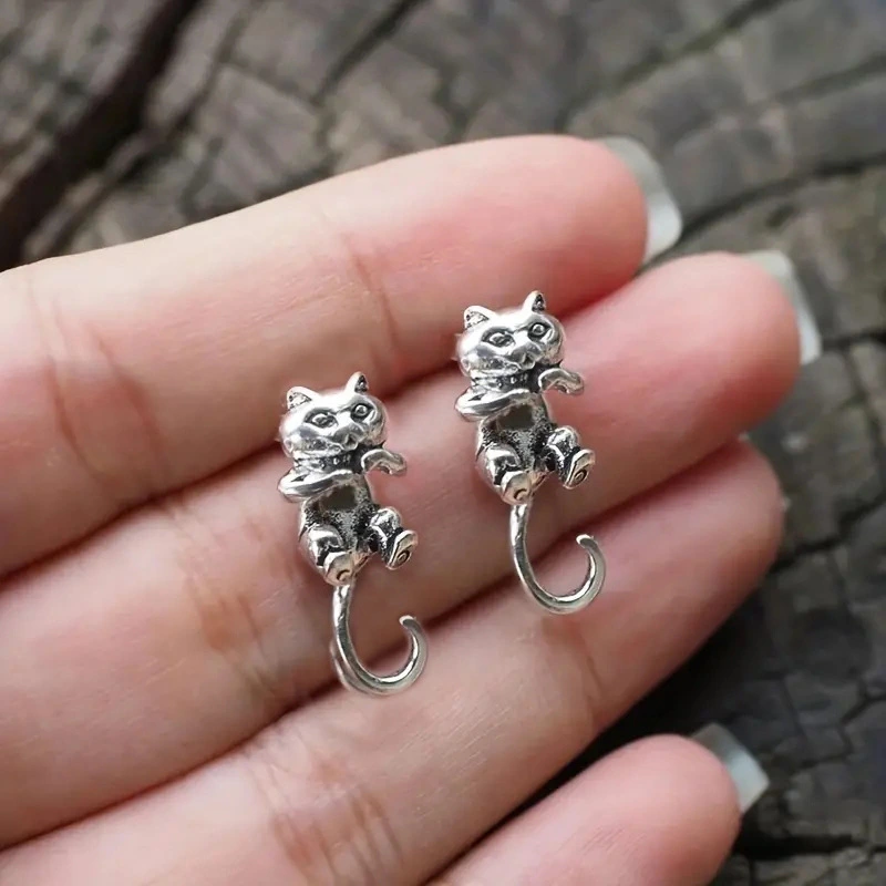  Second-hand hot selling cat earrings for women with movable design, fashionable and cute, suitable for daily wear