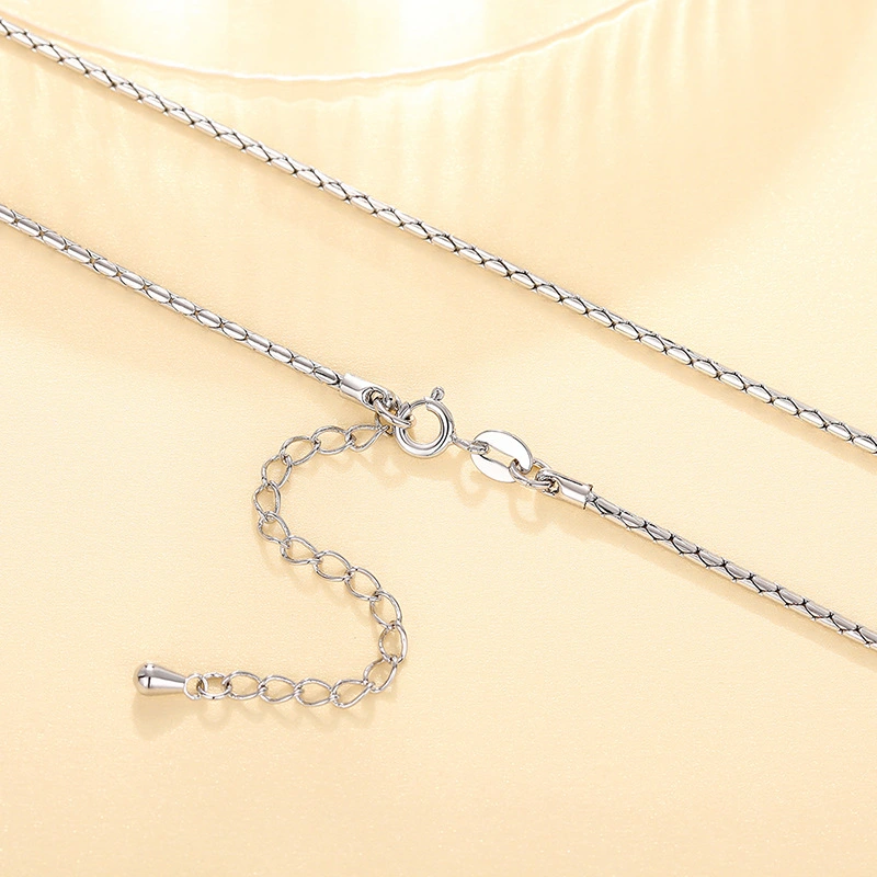 European and American fashion box chain cross chain water wave chain snake bone chain melon seed chain lip chain accessories female clavicle chain