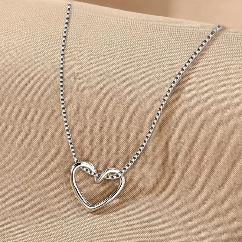  Xiaohongshu hollow peach heart necklace female simple clavicle chain fresh temperament necklace niche design jewelry