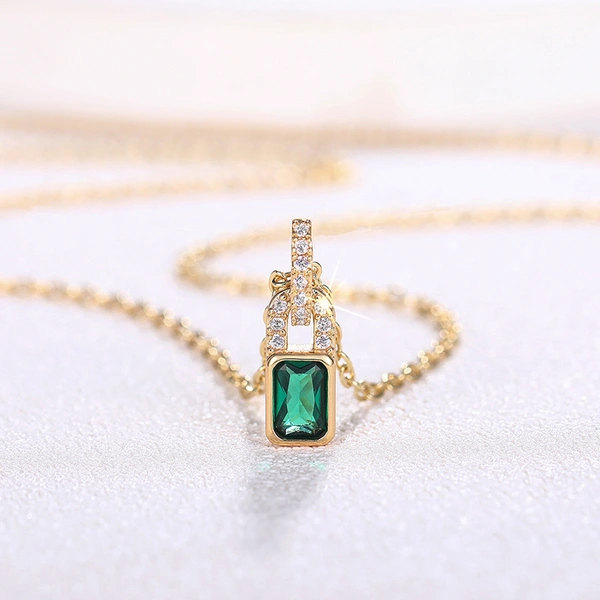   Hot selling elegant and exquisite necklace for women, light luxury style, lady's evening dress accessories, geometric square necklace