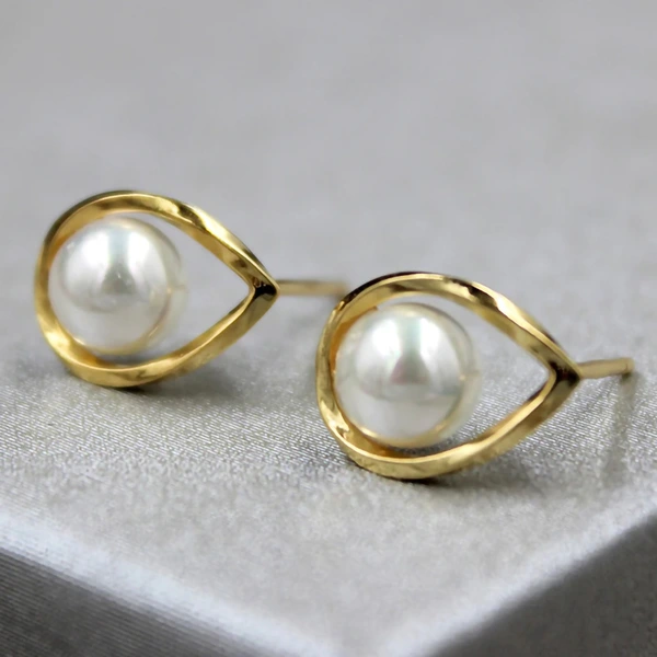  High-end simple earrings fashionable daily commuting all-match imitation pearl earrings Mobius ring earrings