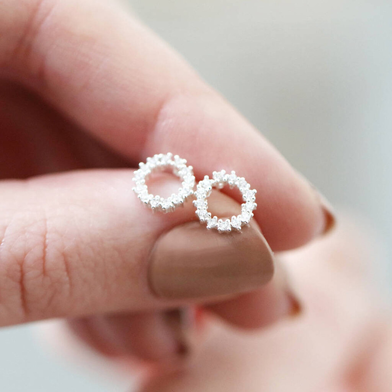 Dongdaemun new circle earrings fashionable Korean exquisite temperament earrings advanced simple hollow earrings