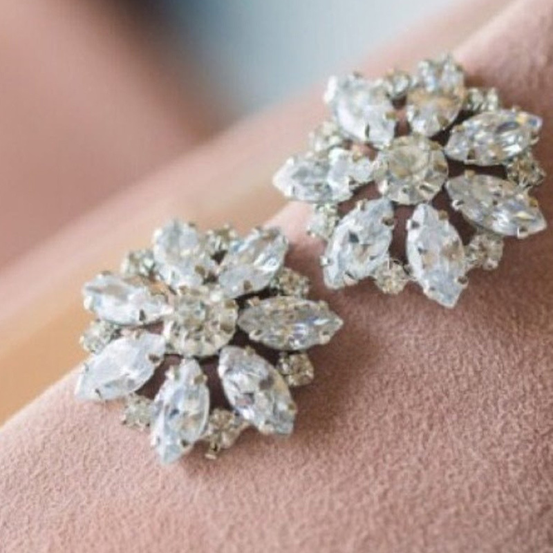  New European and American style personalized versatile flower-shaped earrings factory direct sales high-quality jewelry