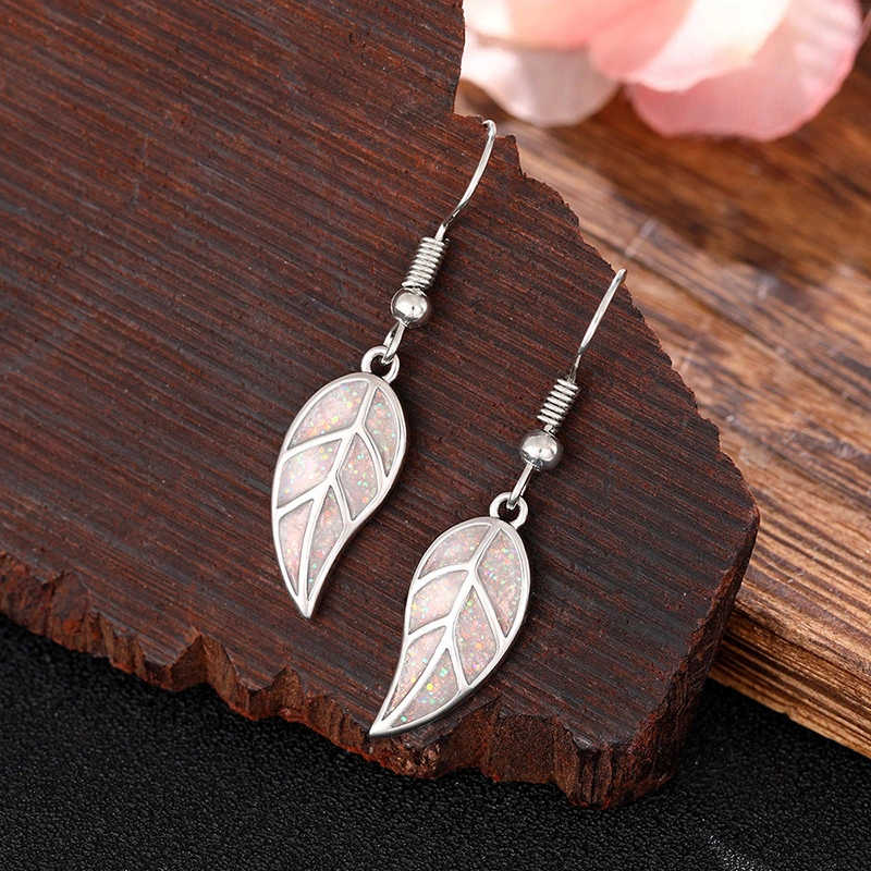 Fashion design leaf earrings for women, daily matching popular earrings, simple and exquisite earrings