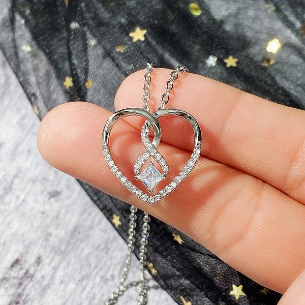 Korean style necklace simple shining heart-shaped zircon pendant clavicle chain Valentine's Day gift for girlfriend