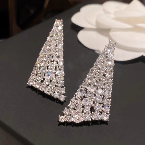 European and American atmosphere exaggerated triangle design earrings temperament banquet accessories female personality full of diamonds shining