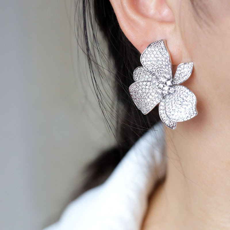 Glossy luxury floral earrings for women with micro-diamond lily flower jewelry, exaggerated dress fashionable accessories