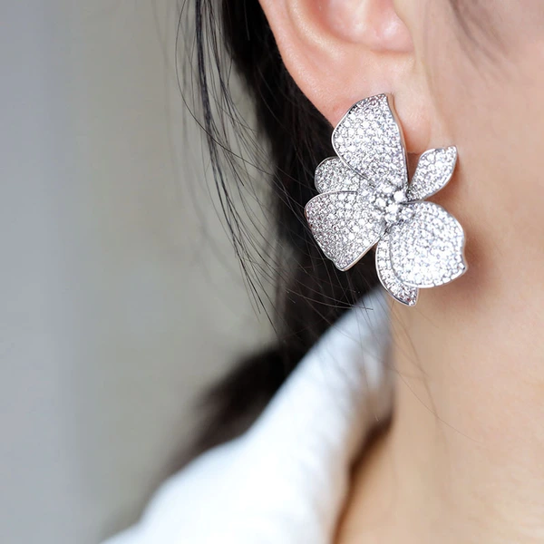 Glossy luxury floral earrings for women with micro-diamond lily flower jewelry, exaggerated dress fashionable accessories