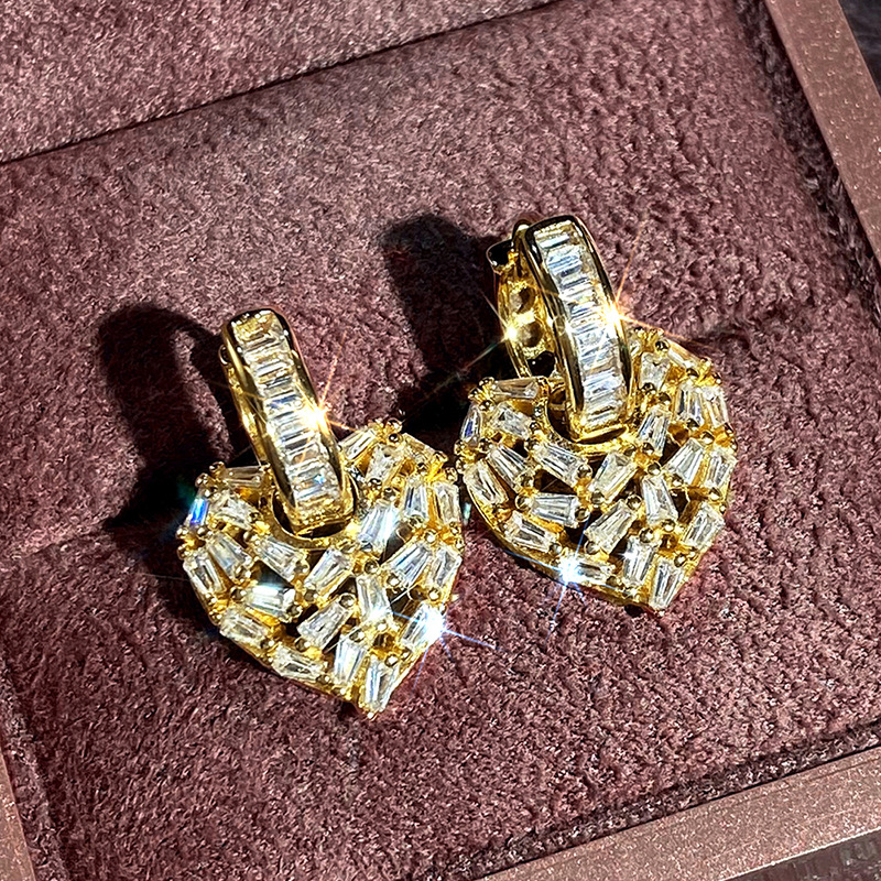 Business attendance light luxury love earrings for women, elegant temperament, must-have accessories for women, hot selling items