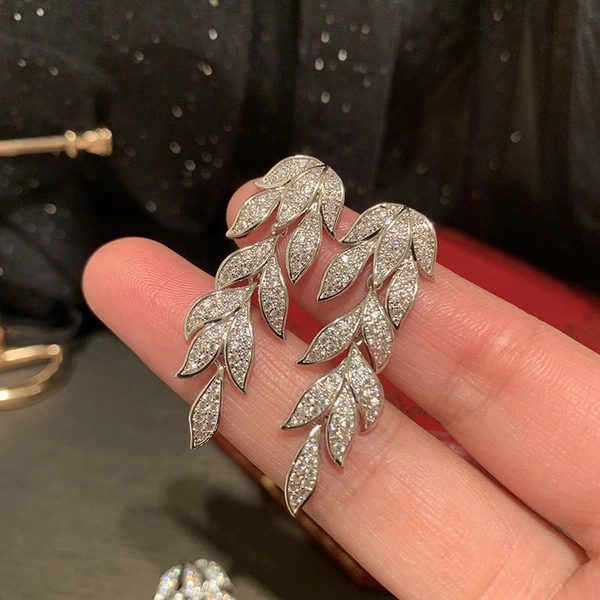Micro-inlaid zircon shiny leaf earrings for women, exquisite temperament plant long earrings, popular in Europe and America