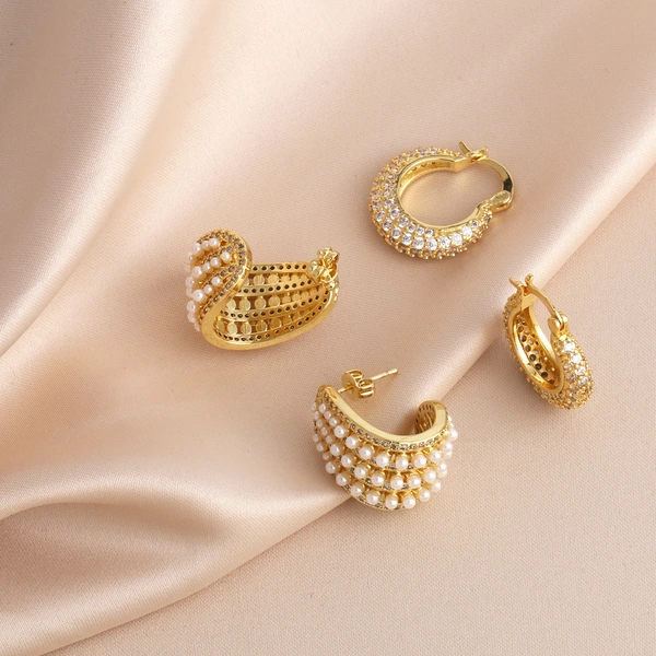 Hot selling C-shaped earrings, niche design, high-end full diamond pearl earrings wholesale erw30