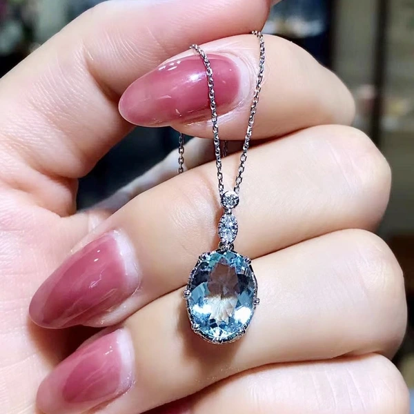 New luxury light blue simulated topaz group inlaid zircon necklace fashion pendant women's clavicle chain