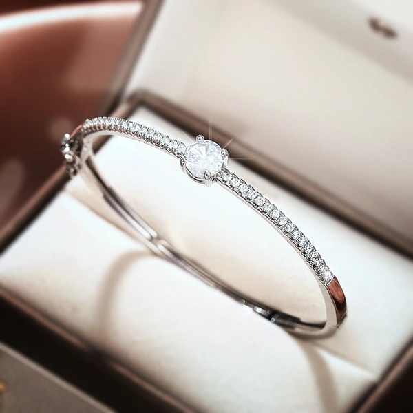 European and Korean hot-selling wholesale bracelets for women, fashionable and simple, elegant bracelets, light luxury style, daily accessories