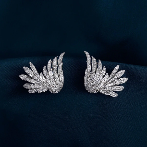 New earrings retro three-dimensional angel wings earrings feathers inlaid diamond zircon piercing earrings