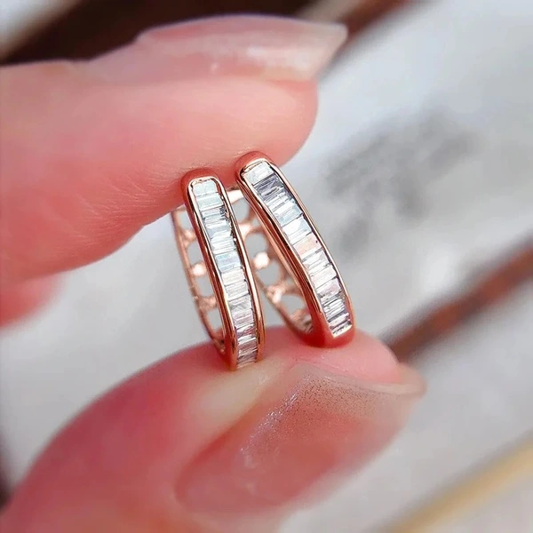  Japanese and Korean new row of diamond earrings simple cold style men and women earrings fashionable hollow design elite earrings