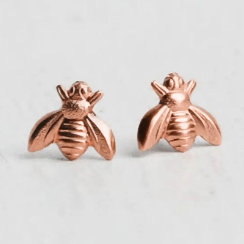  Realistic cute bee earrings for women, simple and popular matching earrings, exquisite and fashionable, popular friend gift