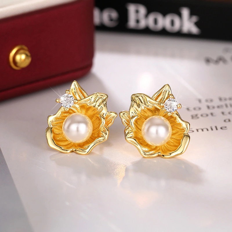  Simple imitation pearl shell earrings flower fashion French retro light luxury earrings temperament elegant earrings