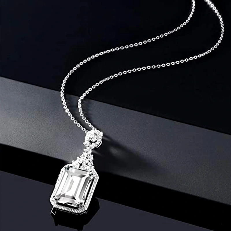 Light luxury temperament geometric design necklace 2023 new sugar cube pendant angel French sweater chain