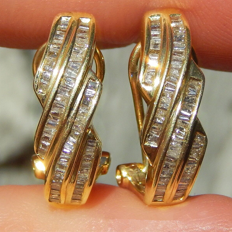 Manufacturer's hot selling design earrings for women, fashionable French style, elegant niche jewelry, geometric stripes, super hot style