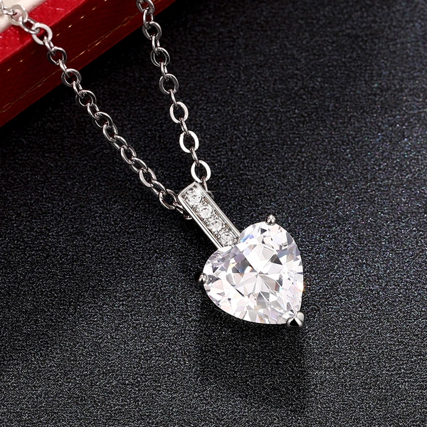 Hot selling European and American colored gemstone heart-shaped zircon necklace fashion love pendant O-shaped chain necklace