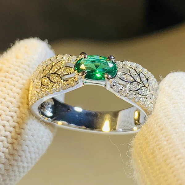 Hot emerald tourmaline ring wheat ear hollow ribbon female niche design small row diamond ring