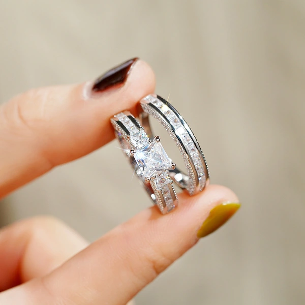 European and American hot-selling rings, exquisite and fashionable, exquisite diamond couple rings, geometric quadrilateral rings