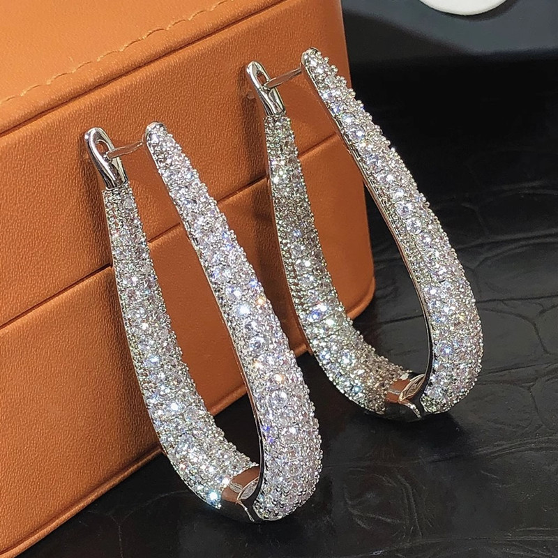 Factory direct sales of high-end earrings for women, full of diamonds, shining, light luxury style jewelry, elegant and elegant water drop design