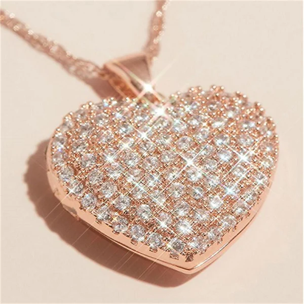 European and American new light luxury temperament versatile love necklace niche peach heart clavicle chain accessories
