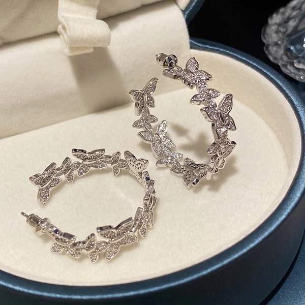 Butterfly full diamond temperament fashion earrings for women, elegant and sweet temperament jewelry, European and Korean hot style