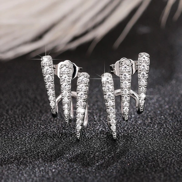 Light luxury high-end unique earrings niche design dry girl autumn and winter style Xiaohongshu same European and American style earrings