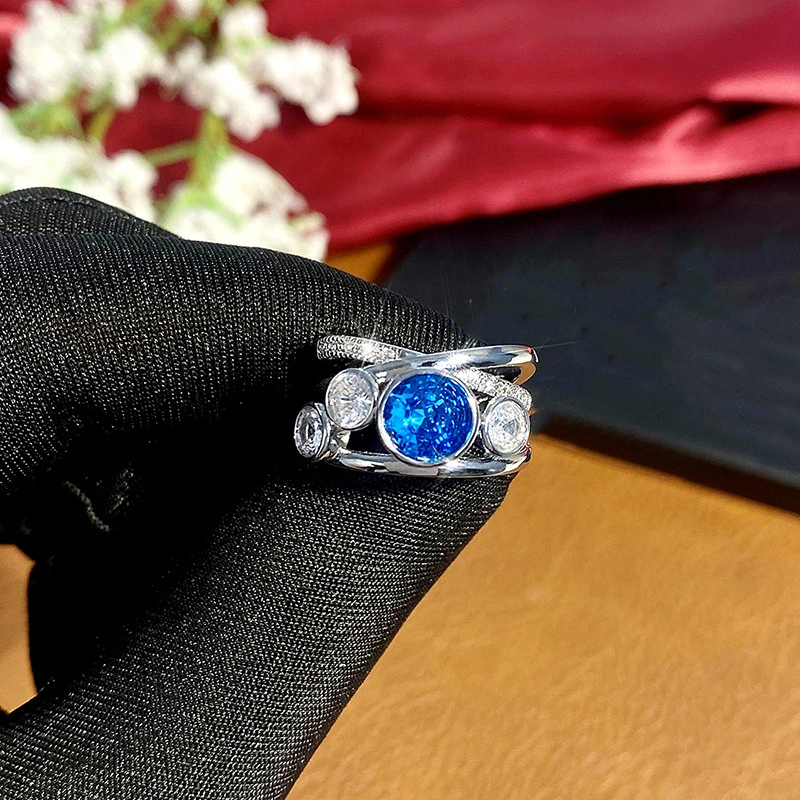   Hot selling European and American retro creative ring hollow inlaid round ring cross design exquisite ring