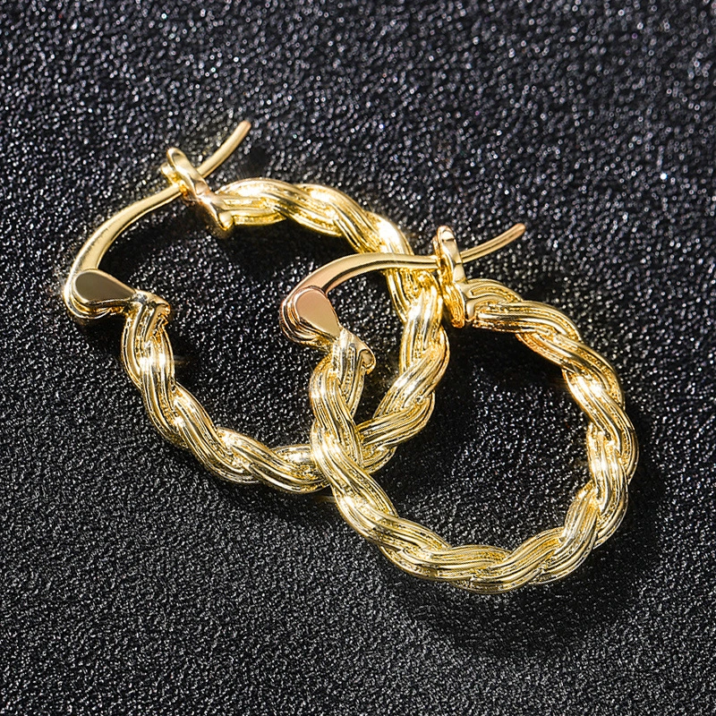  French retro cool style twist earrings simple metal ladies earrings versatile temperament fashion earrings