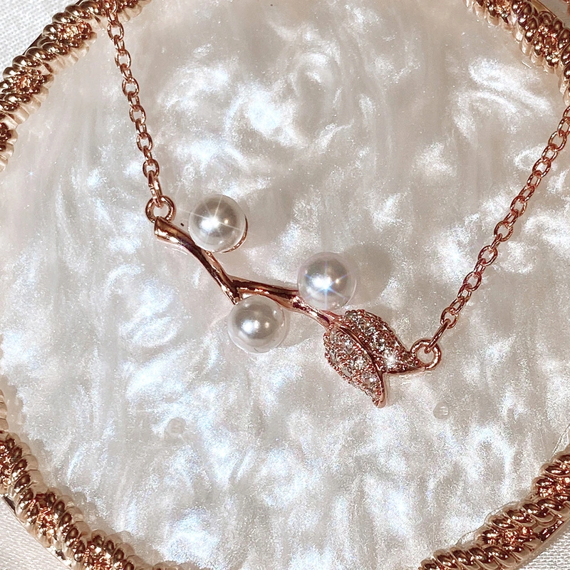 Trendy Japanese and Korean style necklace, creative rose imitation pearl necklace for women, exquisite zircon clavicle chain