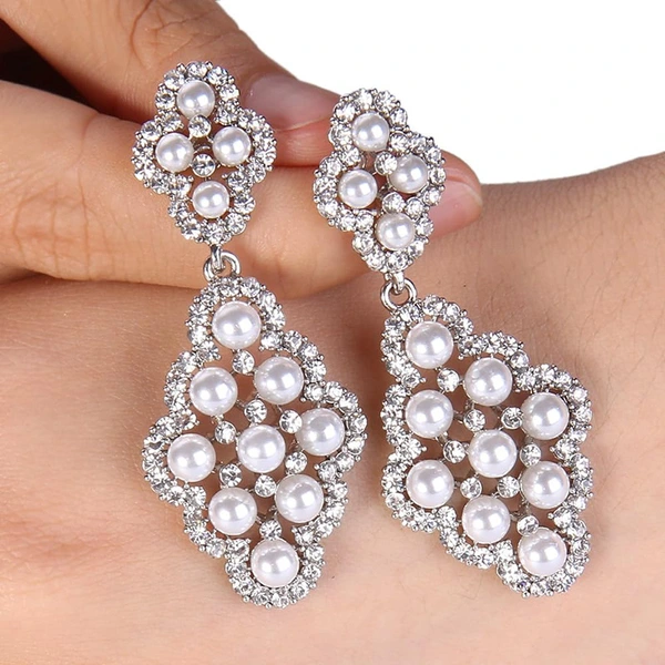 Manufacturer's hot selling Baroque earrings for women, bridal style, high-end dress accessories, personalized ladies' popular style