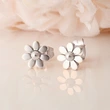  New small flower earrings for women, simple and versatile sunflower earrings, niche mini flower earrings wholesale