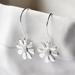   Hot-selling floral earrings, European and American fashion, women's small daisy ear hooks, factory direct sales, hot-selling earrings