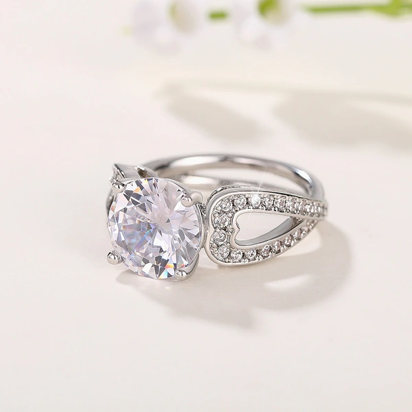  New zircon ring hollow cross four claws fashion design proposal wedding ring birthday gift ring