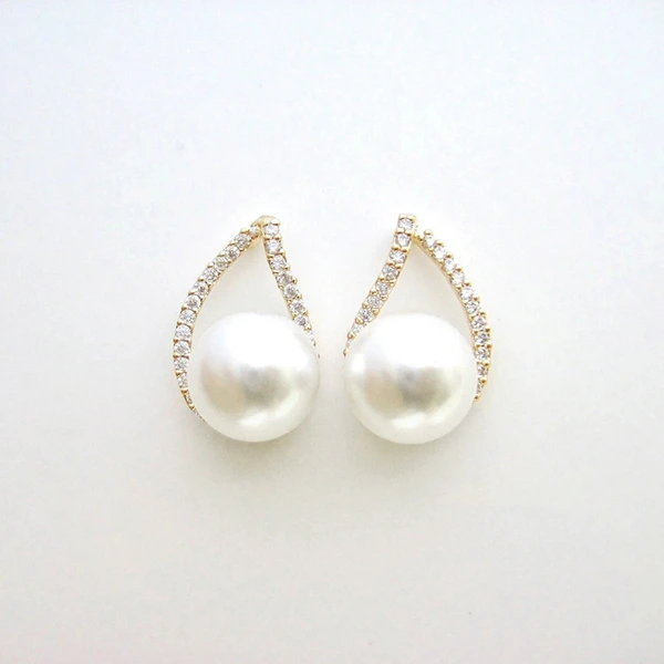  High-end V-shaped earrings with imitation pearl design, exquisite earrings, high-end and elegant popular simple earrings