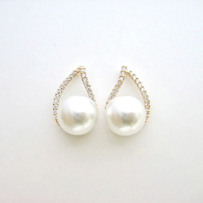  High-end V-shaped earrings with imitation pearl design, exquisite earrings, high-end and elegant popular simple earrings