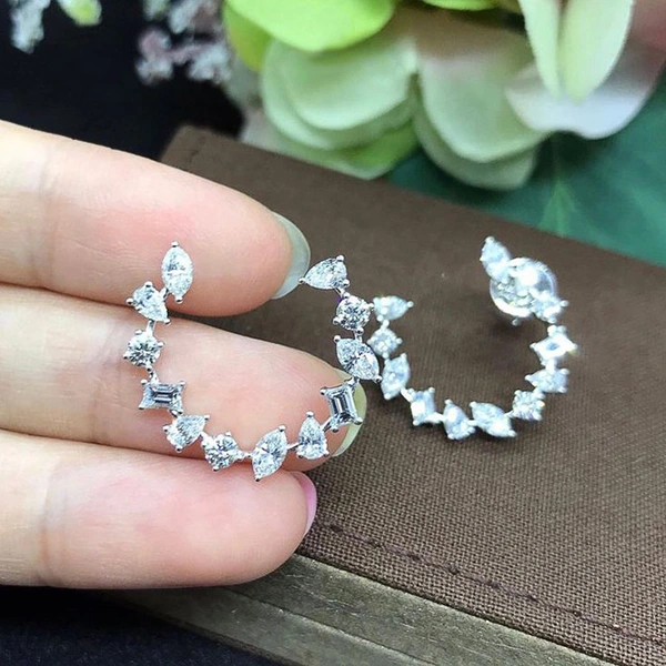 Live hot selling earrings creative geometric zircon C-shaped earrings for women with round faces and slimming earrings