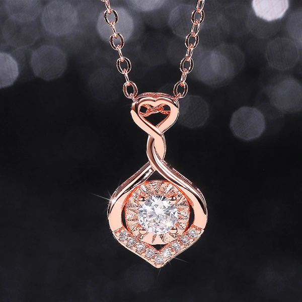 European and American celebrity pendant necklace with diamond and zircon heart-shaped necklace for women, trendy niche design, simple clavicle chain